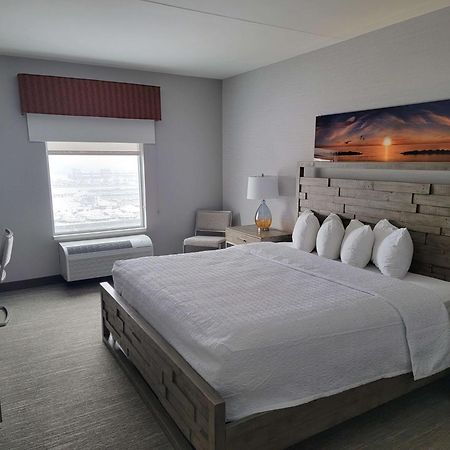 Hampton Inn & Suites Erie Bayfront Exterior foto