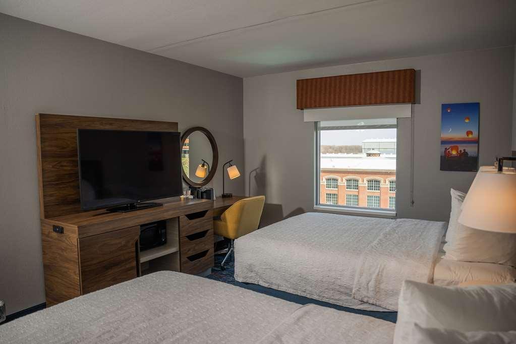 Hampton Inn & Suites Erie Bayfront Habitación foto